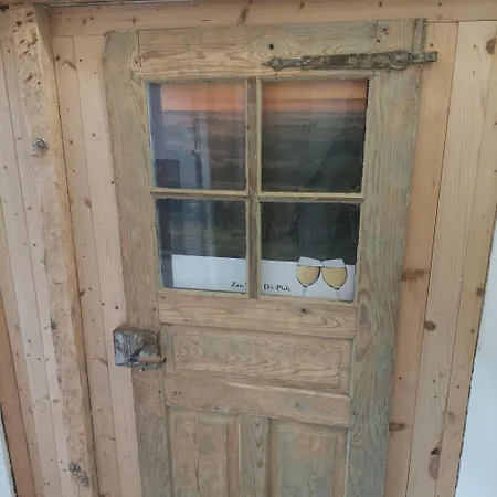 Ferienweingut Schaefer Capsule hotel *